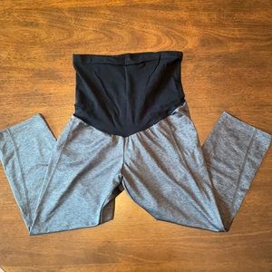 Motherhood maternity crop active pants medium